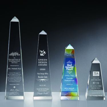 透明感あふれるクリスタルトロフィー