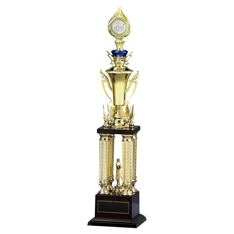 装飾が豪華な優勝トロフィー