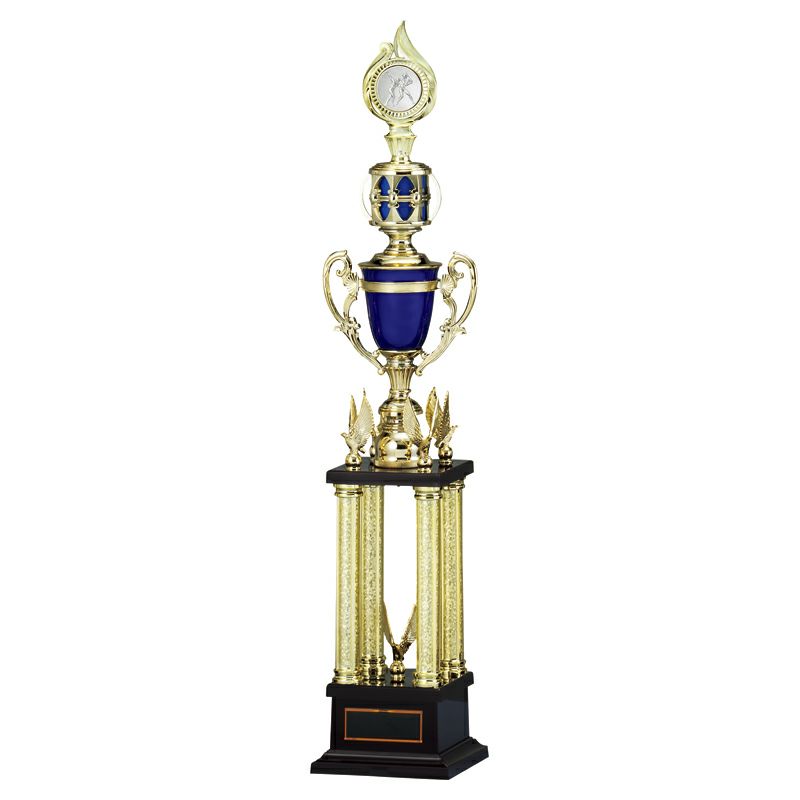 豪華な4本柱の優勝トロフィー