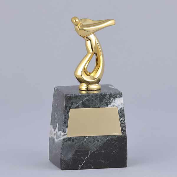 ブロンズトロフィーの商品一覧 人形・女神像・スポーツ競技など各種